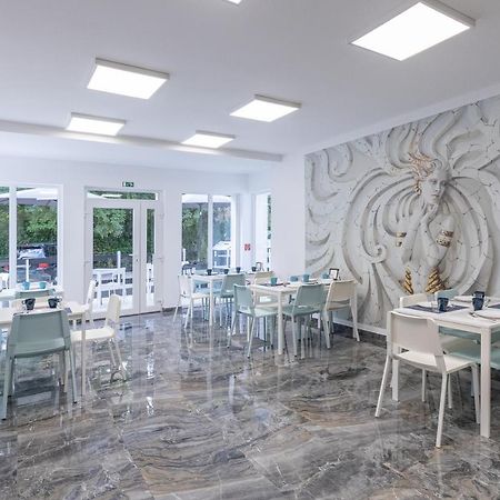 Panzio 81 Bed & Breakfast Hajdúszoboszló Екстериор снимка