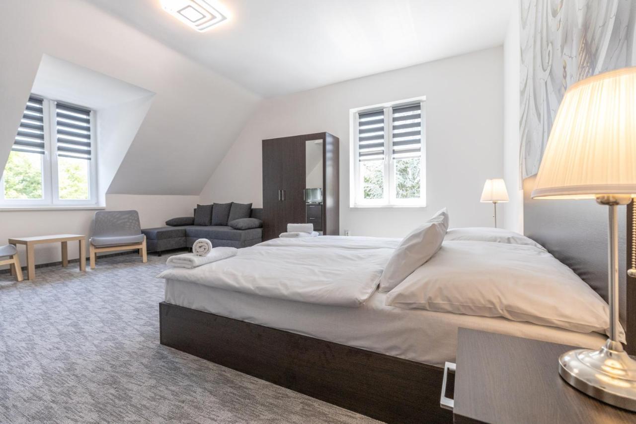 Panzio 81 Bed & Breakfast Hajdúszoboszló Екстериор снимка