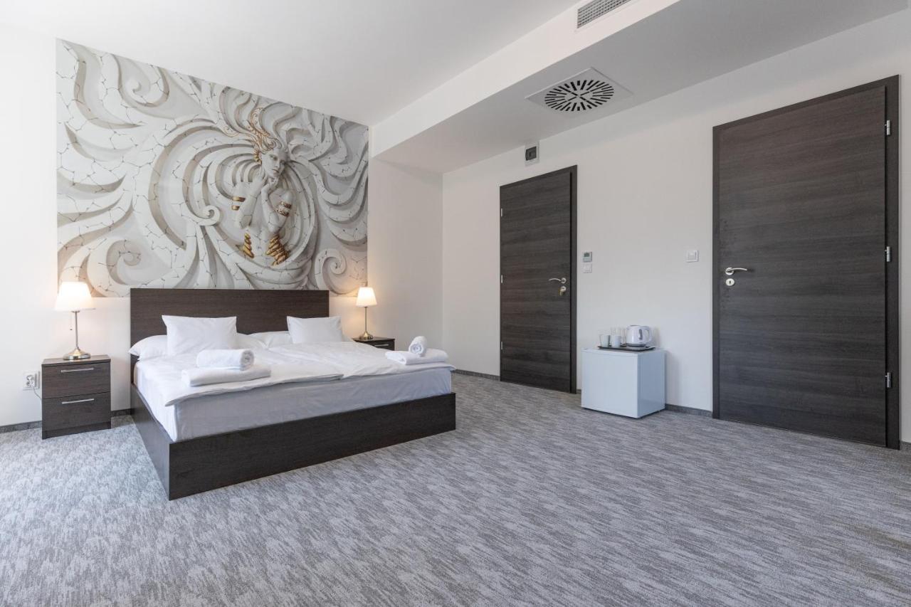 Panzio 81 Bed & Breakfast Hajdúszoboszló Екстериор снимка