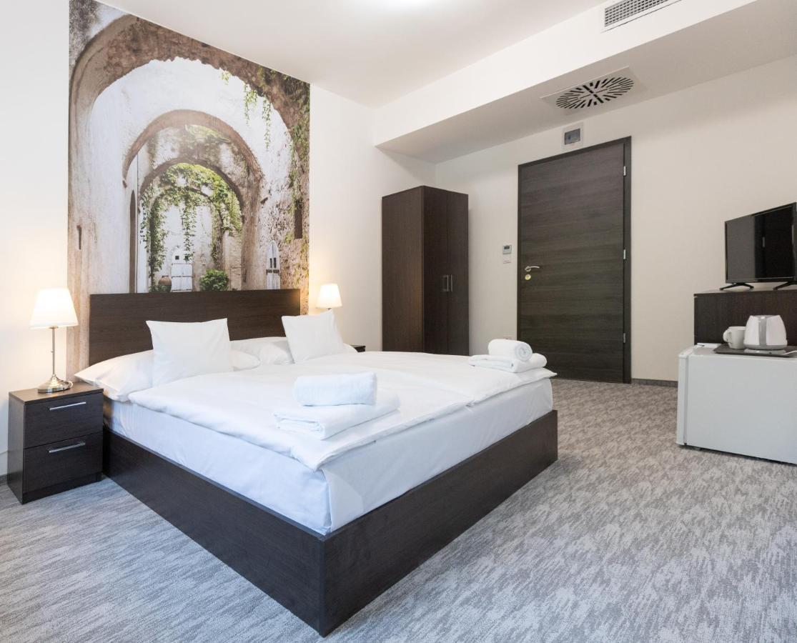 Panzio 81 Bed & Breakfast Hajdúszoboszló Екстериор снимка