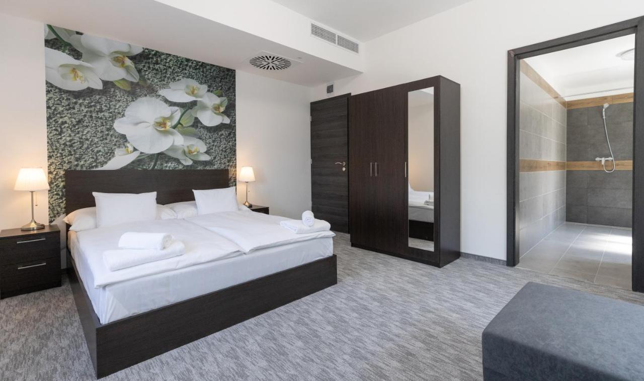 Panzio 81 Bed & Breakfast Hajdúszoboszló Екстериор снимка