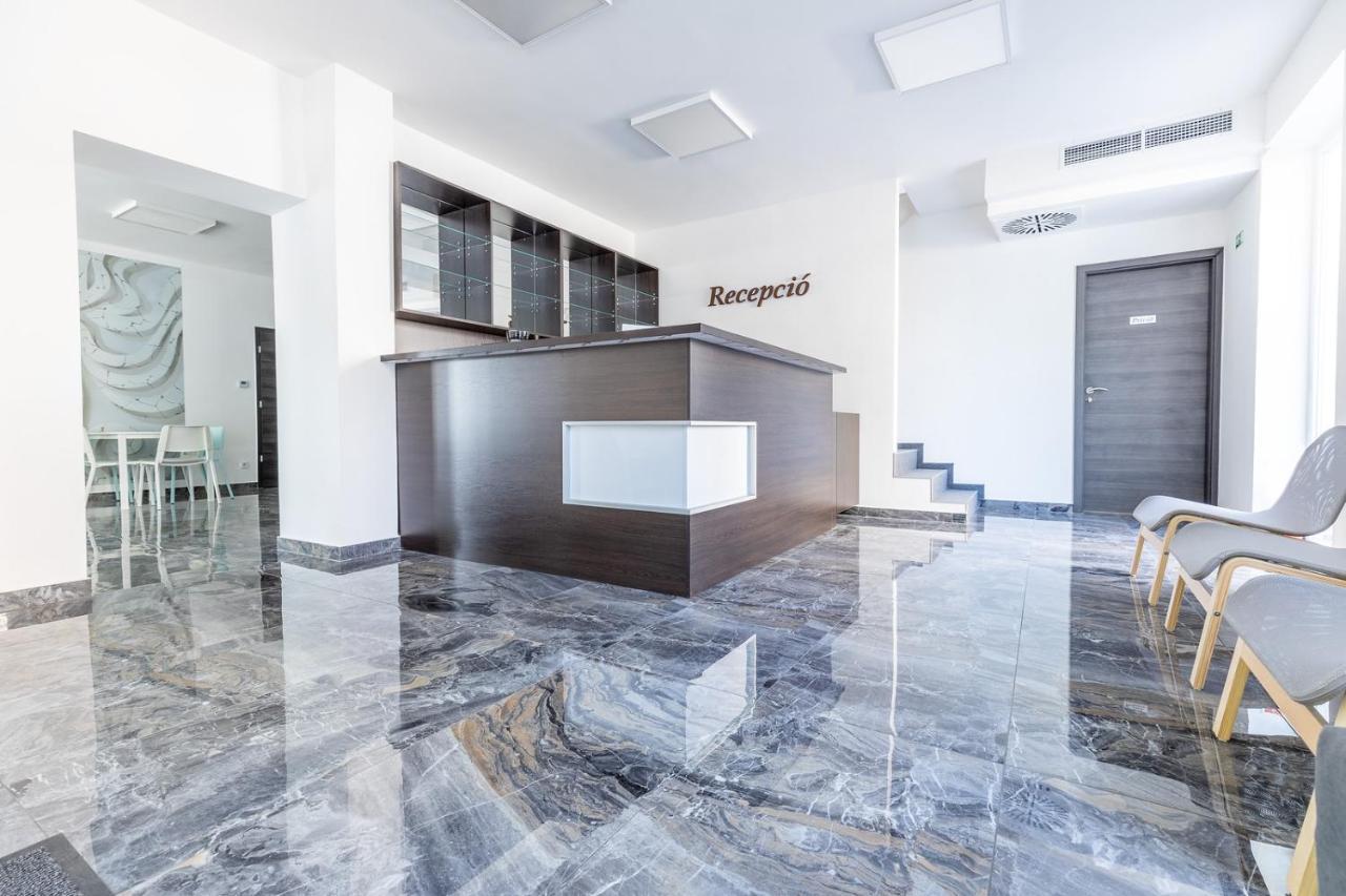 Panzio 81 Bed & Breakfast Hajdúszoboszló Екстериор снимка